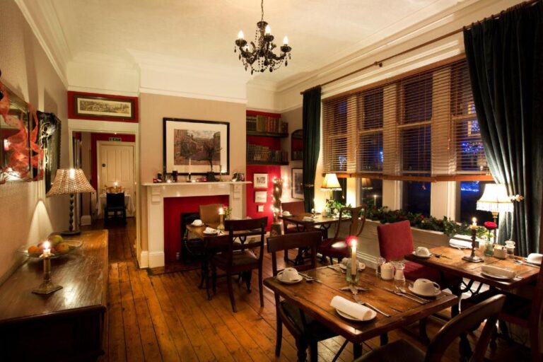 dining room 1 768x512