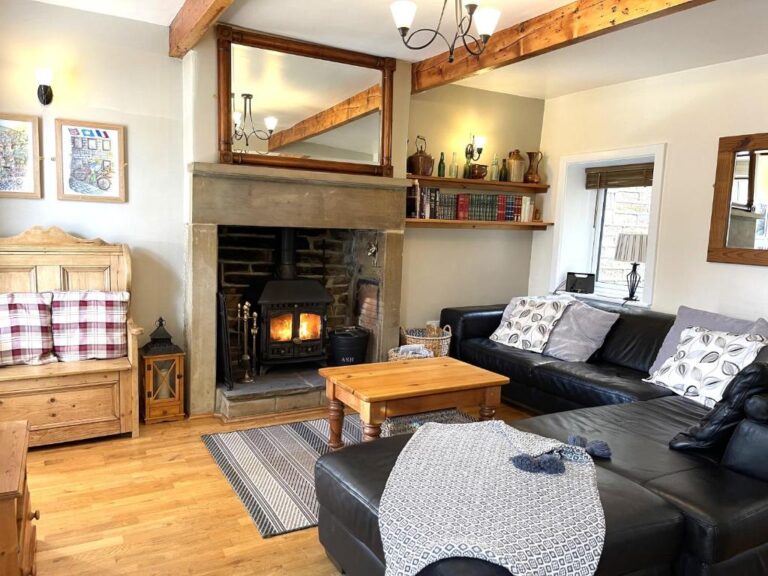 living room 1 768x576