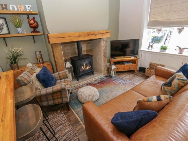 living room 4 768x577