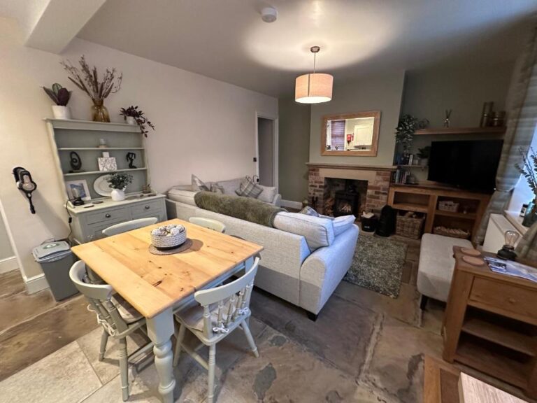 living room 5 768x576